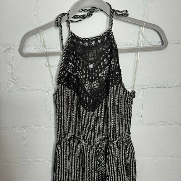 Main Strip Black & White Patterned Halter top Jumpsuit Size Medium - Picture 2 of 10